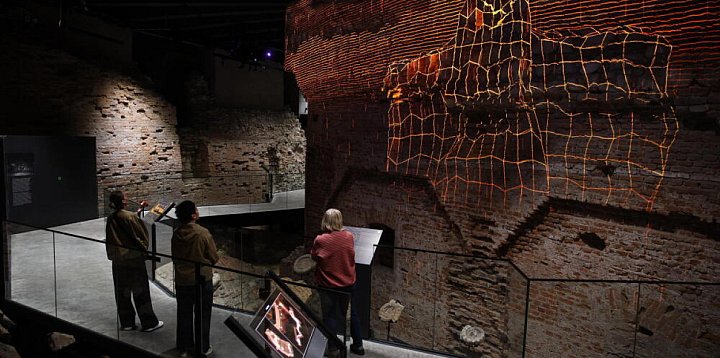 Kraków: nowa podziemna trasa na Wawelu prowadzi między -34130