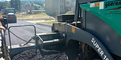 Gorlice. Po latach dziur i błota – dzisiaj zaczęli wylewać asfalt! [FOTO]-34209
