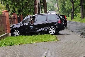 Jechał po pijaku i zderzył się z innym pojazdem. Nieoficjalnie: chodzi o księdza-34339