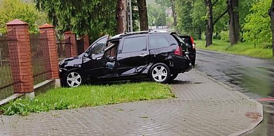 Jechał po pijaku i zderzył się z innym pojazdem. Nieoficjalnie: chodzi o księdza-34339