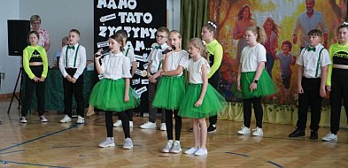 Dzieci z Sękowej zaprezentowały piękne występy z okazji Dnia Rodziny [FOTO]-34554
