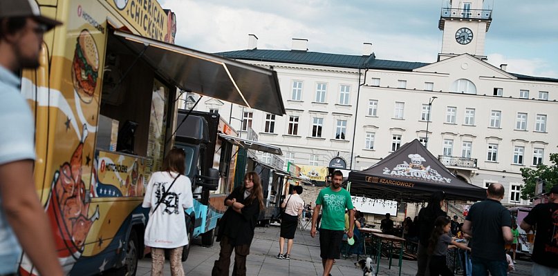 Foodtrucki zapełniły gorlicki Rynek na cały weekend [FOTO] - 34576