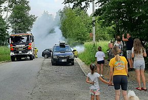 Pożar samochodu na Łysuli. Zagrożone były inne pojazdy [FOTO]-34586