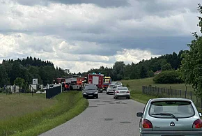 Pagorzyna. Dziecko utknęło w szczelinie między ogrodzeniem a bramą-34684