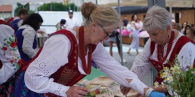 Tradycja królewska nie przemija. Jarmark Św. Piotra i P-35147