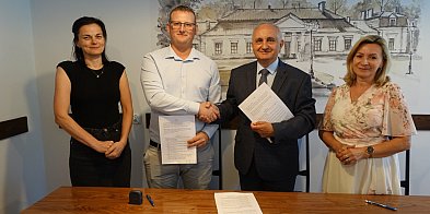 Gmina Ropa podpisała umowę na rozbudowę sieci kanalizac-35229