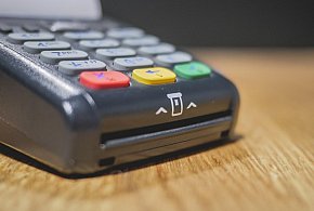 Zakaz sprzedaży i większy nadzór. Tych produktów nie kupią już nieletni-35361