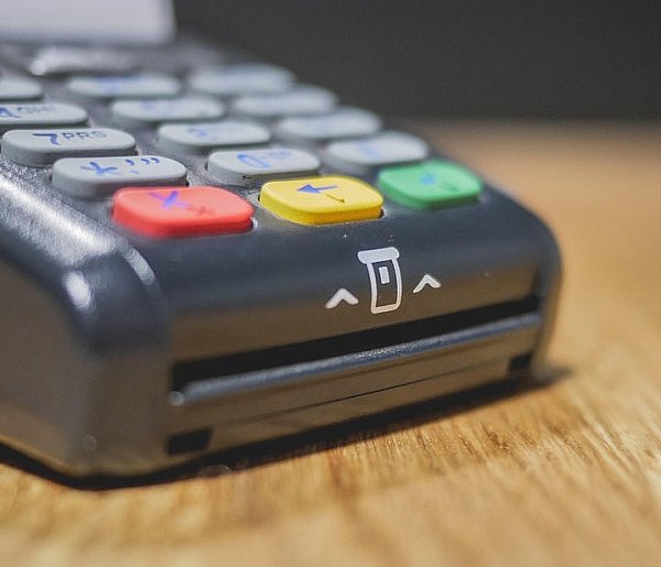 Zakaz sprzedaży i większy nadzór. Tych produktów nie kupią już nieletni-35361