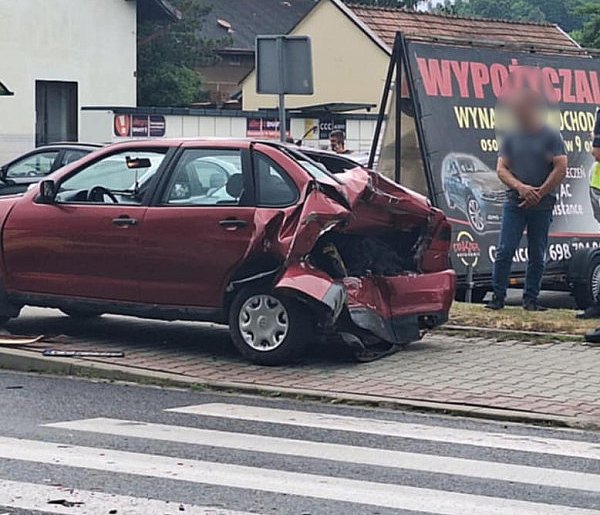 Kurier kontra osobówka - groźna kolizja pod Grosarem. Już druga dzisiaj! [FOTO]-35373
