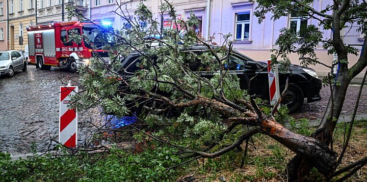 Straż pożarna: 1607 interwencji w związku z burzami-35378