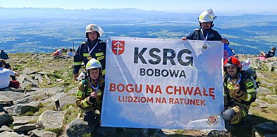 W pełnym umundurowaniu na szczyt! Bobowscy druhowie promują dawstwo szpiku!-35385