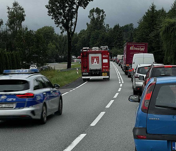 Zderzenie trzech samochodów, droga krajowa była zablokowana [AKTUALIZACJA]-35455