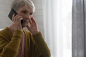 „Babciu, mama miała wypadek”. Seniorka oddała oszustowi oszczędności!-35485
