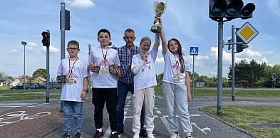 Ogromny sukces uczniów z Ropy. Zdominowali wojewódzki finał BRD! [FOTO]