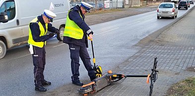 Groźny wypadek w Bystrej. Nastolatki rozbiły się na hulajnodze