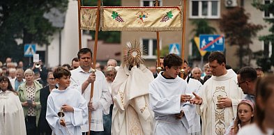 Boże Ciało. Tłumy na procesji w parafii Św. Jadwigi Królowej [FOTO]