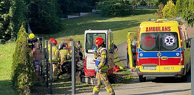 Poważny wypadek w Zagórzanach. Motocykl zderzył się z minikoparką [FOTO]