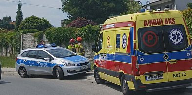 Gorlice. Samochód z impetem uderzył w ogrodzenie [FOTO]