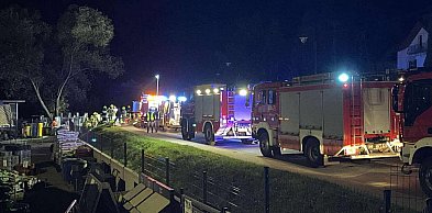 Pożar budynku w Wysowej-Zdroju. Na miejscu pracowało kiludziesięciu strażaków