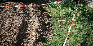 Niewybuch na prywatnej posesji. Policja zabezpiecza teren! [FOTO]