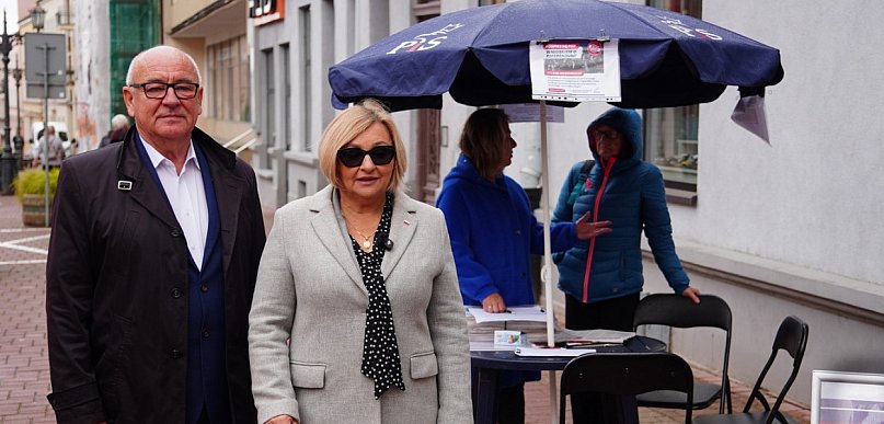 Poseł Bartuś na briefingu o migracji: Polacy z tą polityką się nie zgadzają [FOTO]