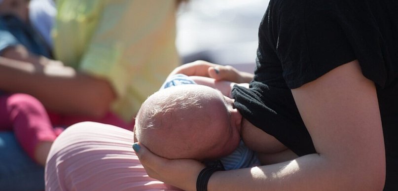 Karmienie piersią może uodparniać na raka piersi
