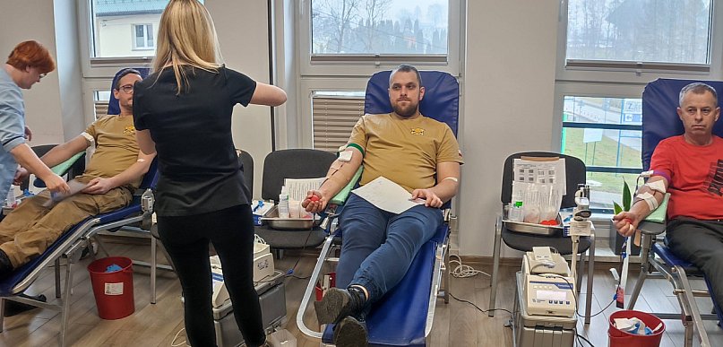 Tłumy chętnych i jeden cel. Tyle krwi zebrano w Moszczenicy [FOTO]