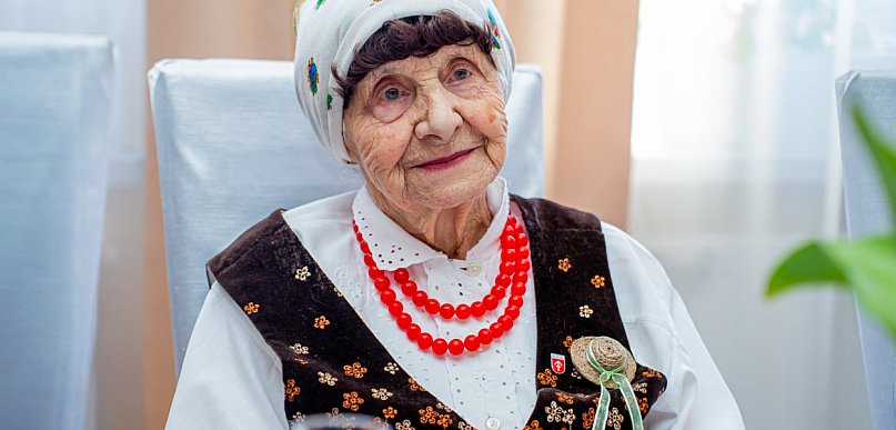 Bobowa świętuje setne urodziny mistrzyni koronkarstwa Pani Józefy [FOTO]