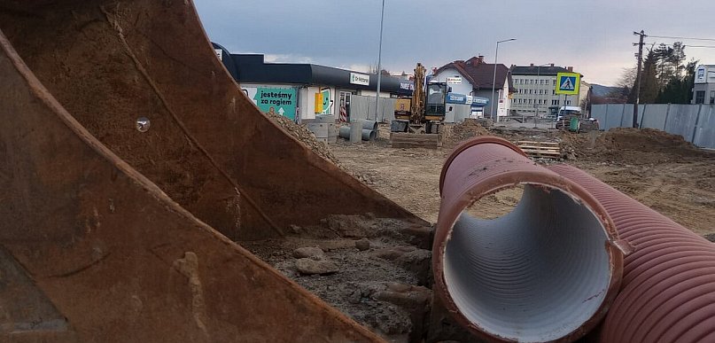 Gorlice: trwa budowa ronda. Podano planowany termin zakończenia