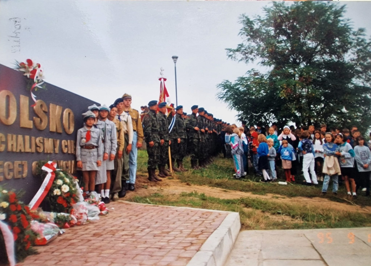 Uroczyste odsłonięcie pomnika 17 września 1995 roku (fot. Archiwum Rodzinne)