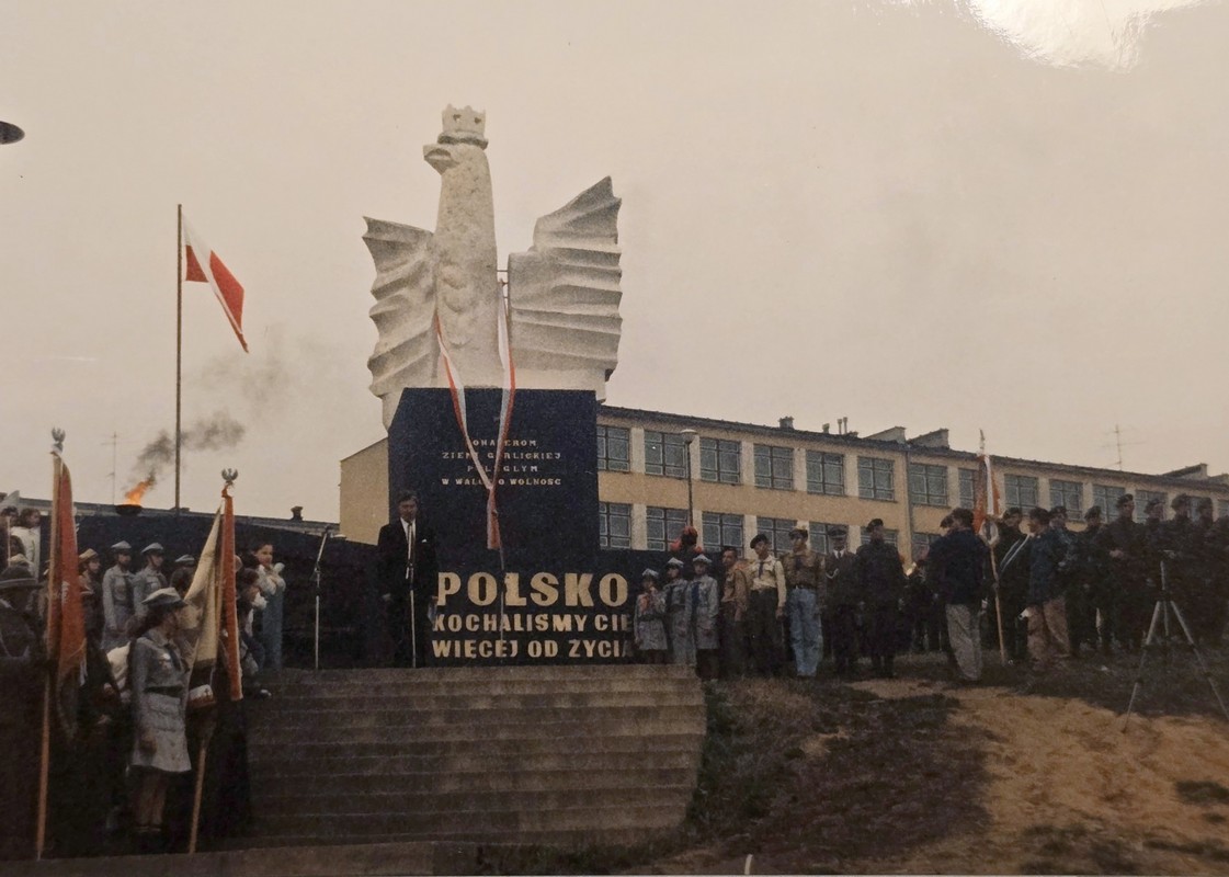 Uroczyste odsłonięcie pomnika 17 września 1995 roku (fot. Archiwum Rodzinne)