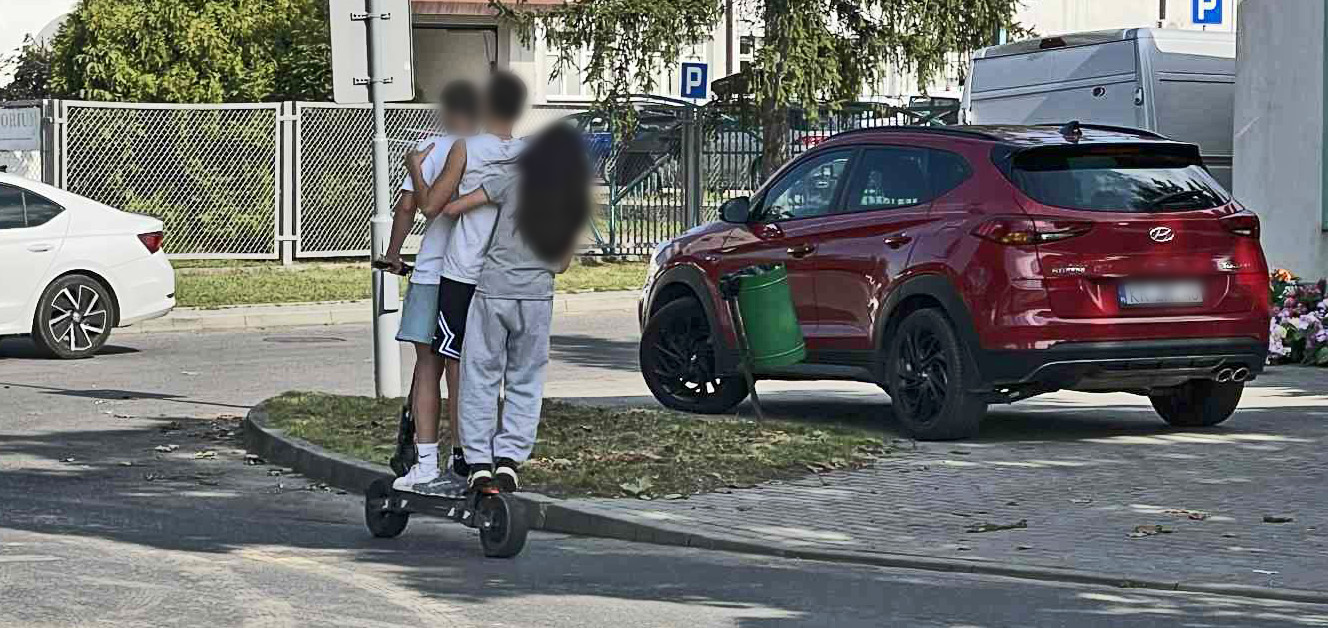Jedna hulajnoga, trójka dzieci, zero kasków i skrzyżowanie - ul. Armii Krajowej w Gorlicach