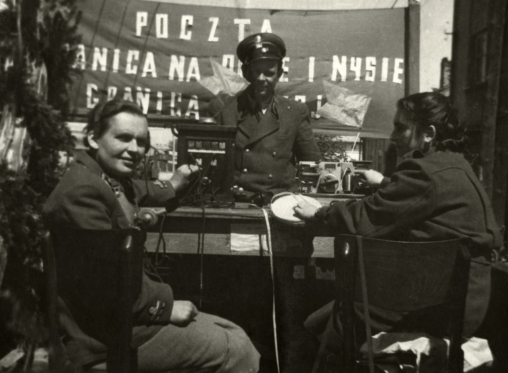 Pocztowcy w l. 50. pośrodku Stanisław Sikora