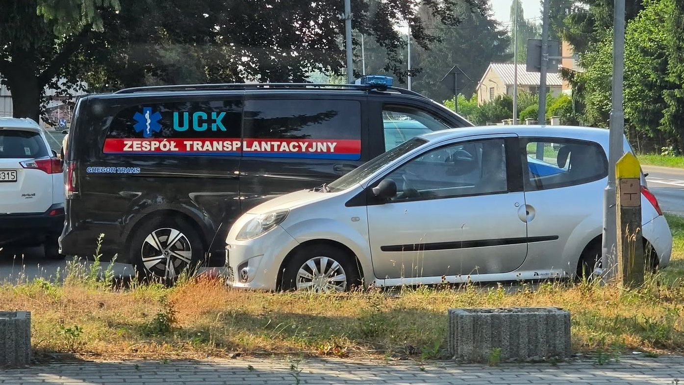 Samochód Zespołu Transplantacyjnego z UCK w Gdańsku. fot. Gorlice24