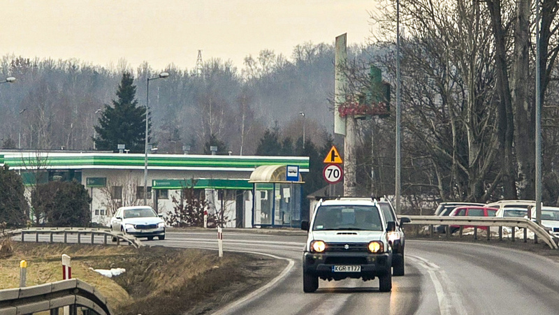 Pylon Glinika dla kierowców jest widoczny w zasadzie tylko zimą. Fot. Gorlice24
